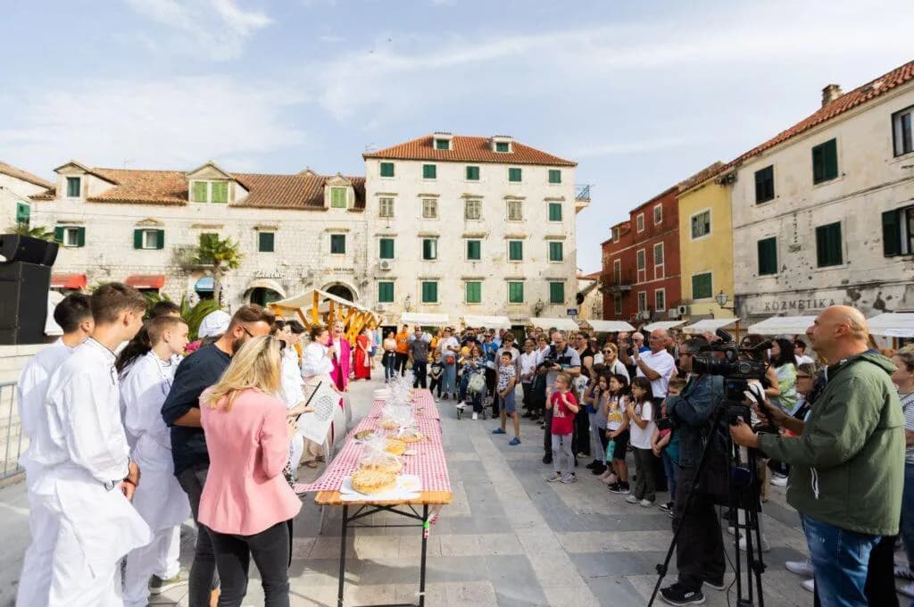 Crowd gathered on Makarska main square during the official Autentica Food and Wine Festival event