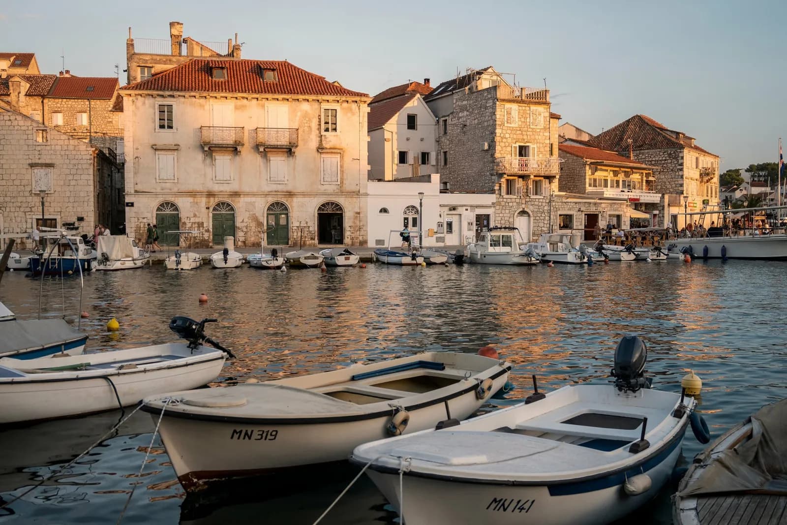 Harbor view in Milna on Brac for a no-car base guide