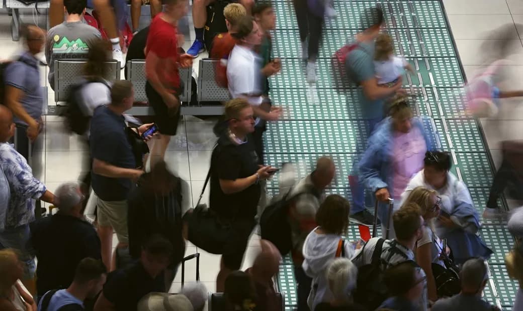 Scena all’aeroporto di Dubrovnik collegata alla FAQ pubblicata sul sistema Entry/Exit dell’UE